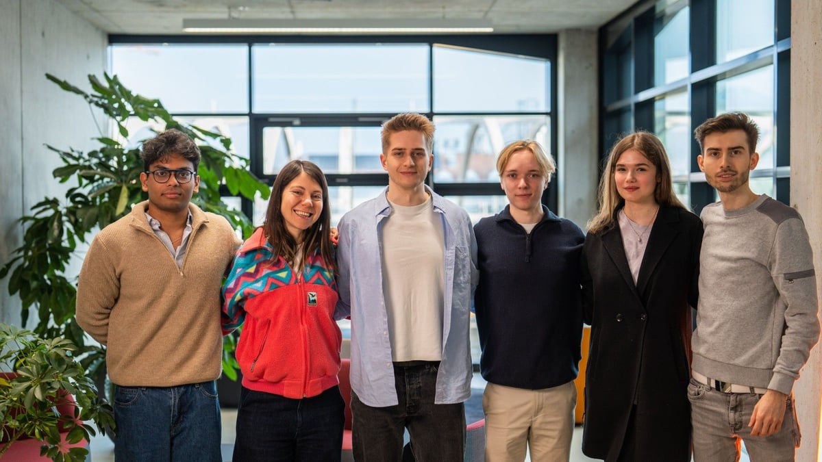 Group picture of volunteers